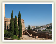 Mohutné hradby Alcazaby