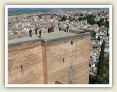 Mohutné hradby Alcazaby