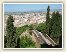 Mohutné hradby Alcazaby