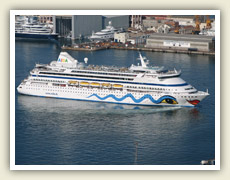 Trajekt odplouvá z barcelonského přístavu