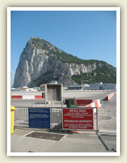 Chodci jsou vyzýváni, aby přecházeli rychle