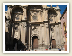 Hlavní vstup do katedrály