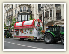 Průvod alegorických vozů