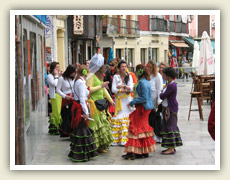 Takhle se o svátcích španělky oblékají