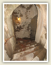 Schodiště v nitru skály je 60 metrů vysoké